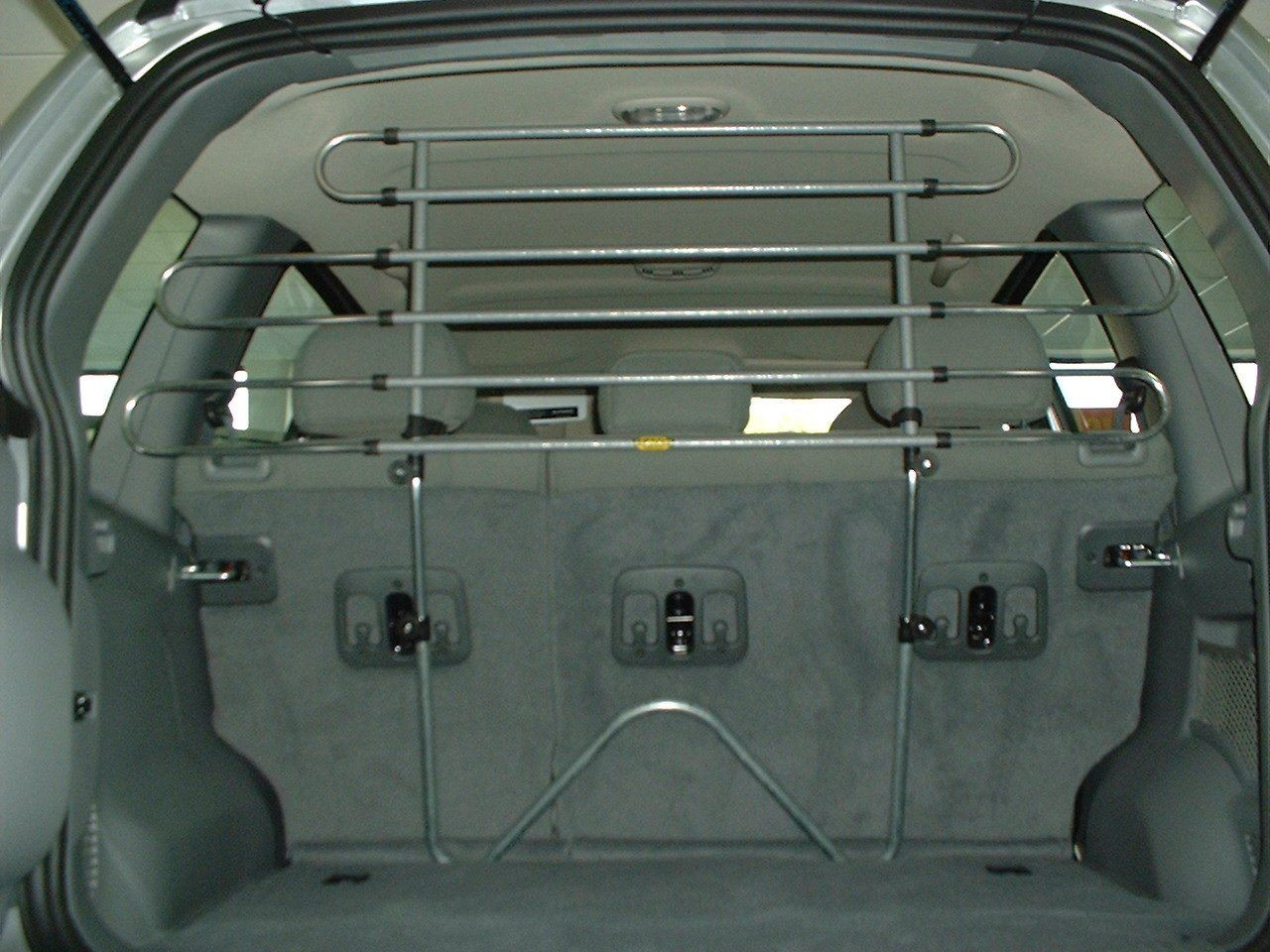 Saunders T96 Dog Guard For Toyota Landcruiser 2009 onwards