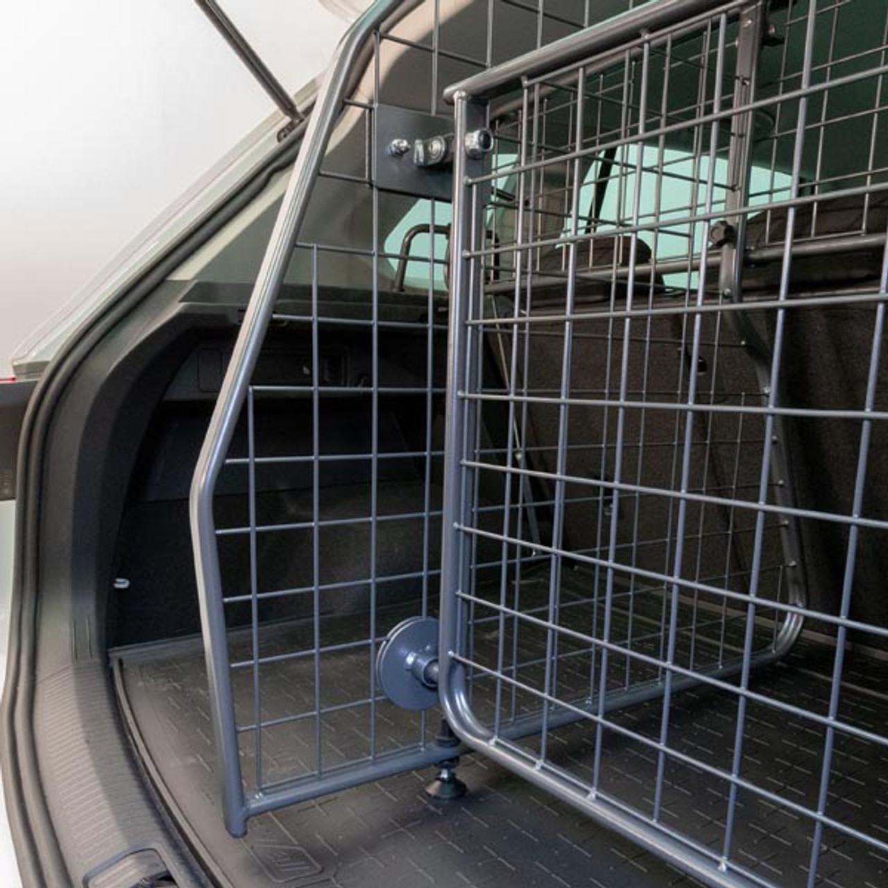 volvo v90 dog gate