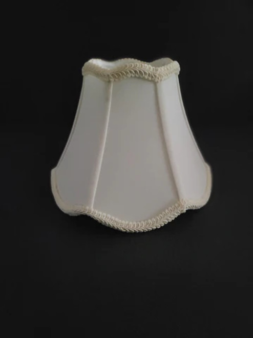 33118 Small Cream Scalloped Shade