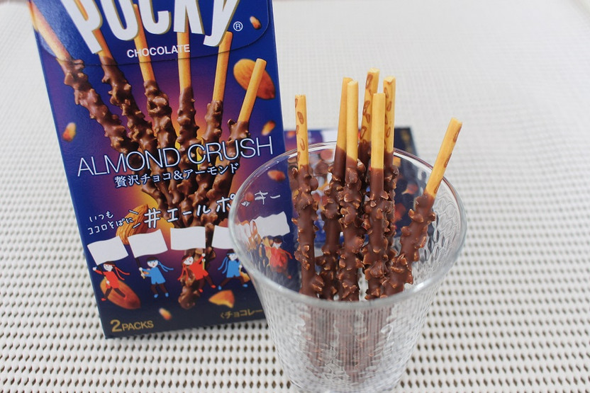 Glico Almond Crush Chocolate Pocky