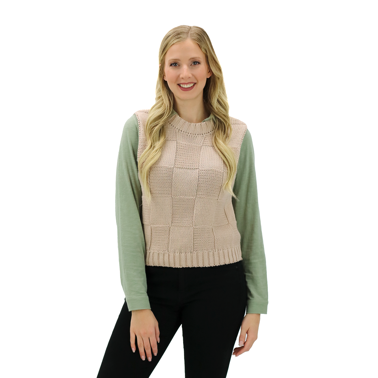 casual fall weekend outfit preppy quilted vest cable knit sweater
