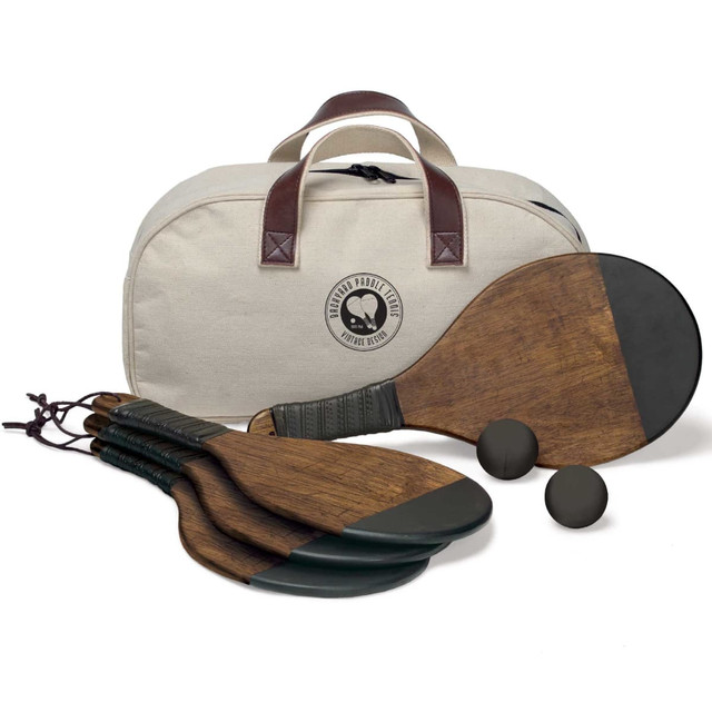 A paddle tennis set featuring wooden paddles, two balls, and a cream-coloured carrying bag with a logo.