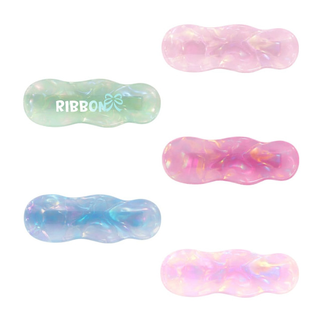 Five iridescent alligator hair clips in pastel colours, featuring shades of pink, blue, and green, with a logo.
