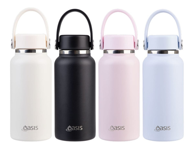 A drink bottle assortment featuring white, black, pink, and blue colours, each with a handle and a logo.