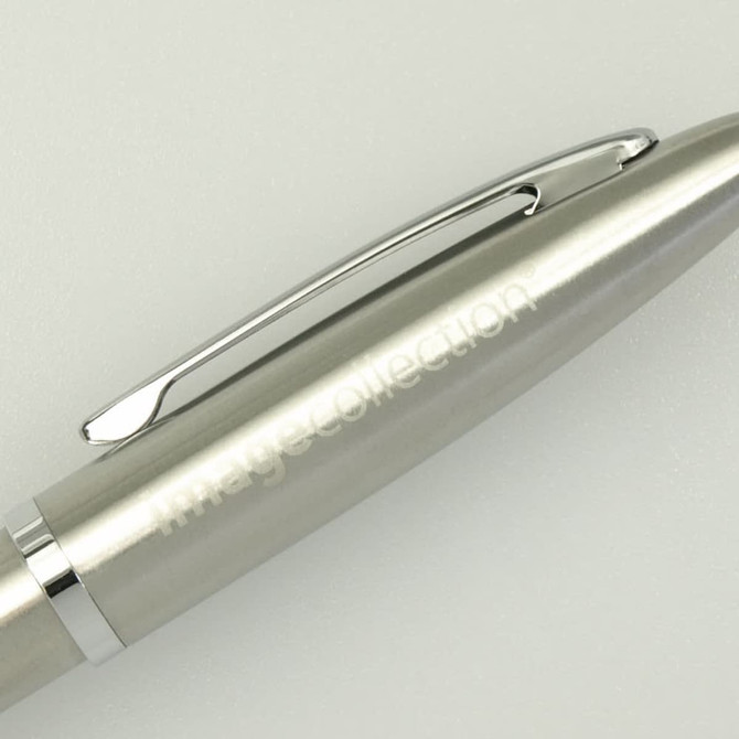 A metal pen in silver with a shiny finish and a clip, featuring a logo.