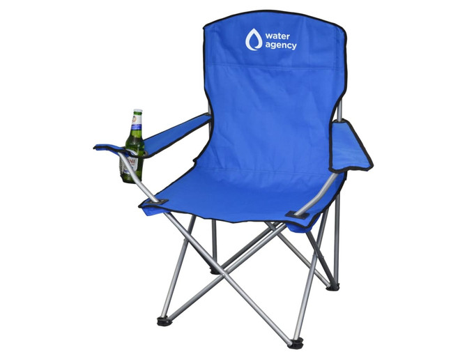A blue folding chair with armrests and a beverage holder, featuring a logo on the backrest.