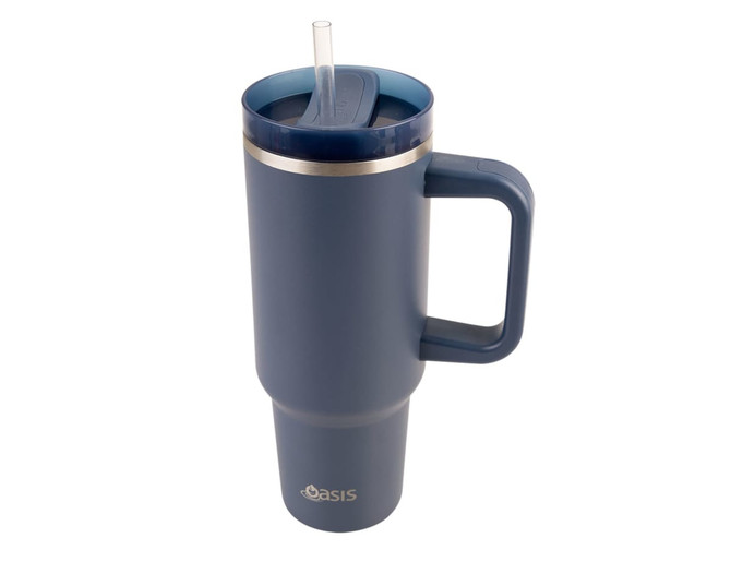 A drink bottle with a navy blue finish, featuring a handle and a straw, and includes a logo.