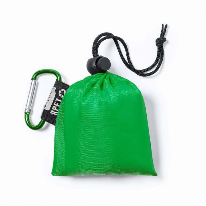 A green pouch with a drawstring and a carabiner, featuring a logo and made from RPET material.