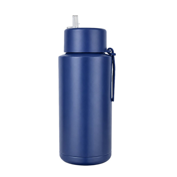 A drink bottle with a navy blue finish, featuring a straw and a matching lid, and includes a handle.