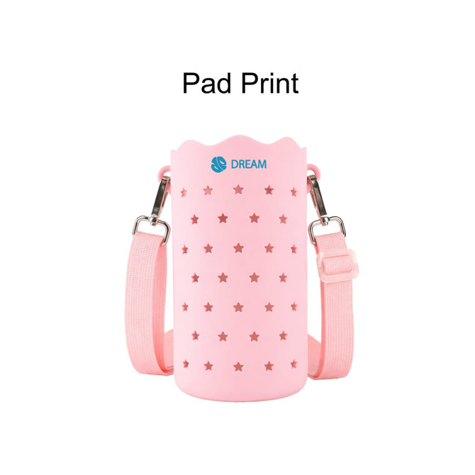 A drink bottle bag in pink silicone with star cut-outs and a shoulder strap, featuring a logo.