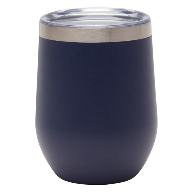 A reusable coffee cup in navy blue with a stainless steel rim and a clear lid. It features a logo.