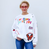 -White Color
-Somebody Loves You Print
-Sketch-Liked Graphics
-Oversized Fit
-Comes in One Size
-Oversized Boxy Fit
-Long Sleeve
-Sweatshirt

Materials:
95% Cotton | 5% Polyester

EA001062 SS LOVE ONE SIZE