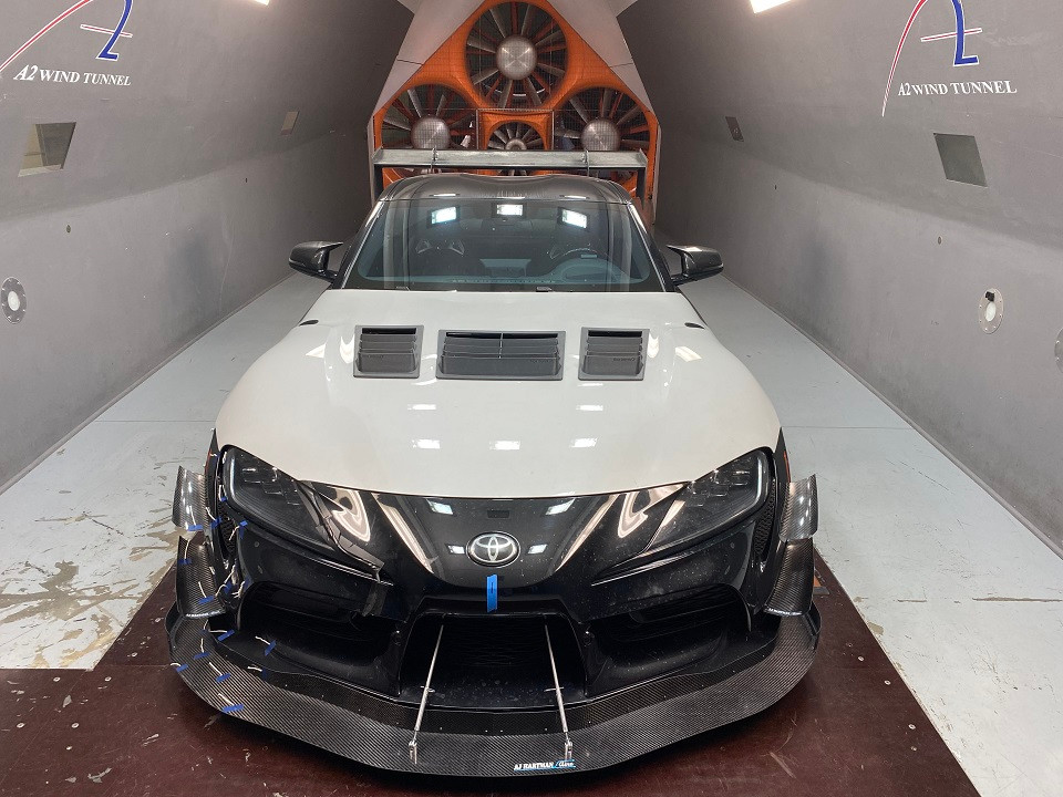 Race Louvers CF Extreme trim center racing heat extractor is designed for high performance driving, auto cross and track duty.