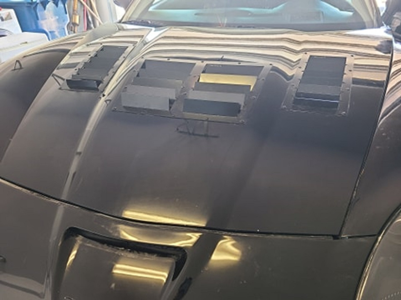 Race Louvers C6 Corvette RX Extreme Trim center racing heat extractor is designed for high performance driving, auto cross and track duty.