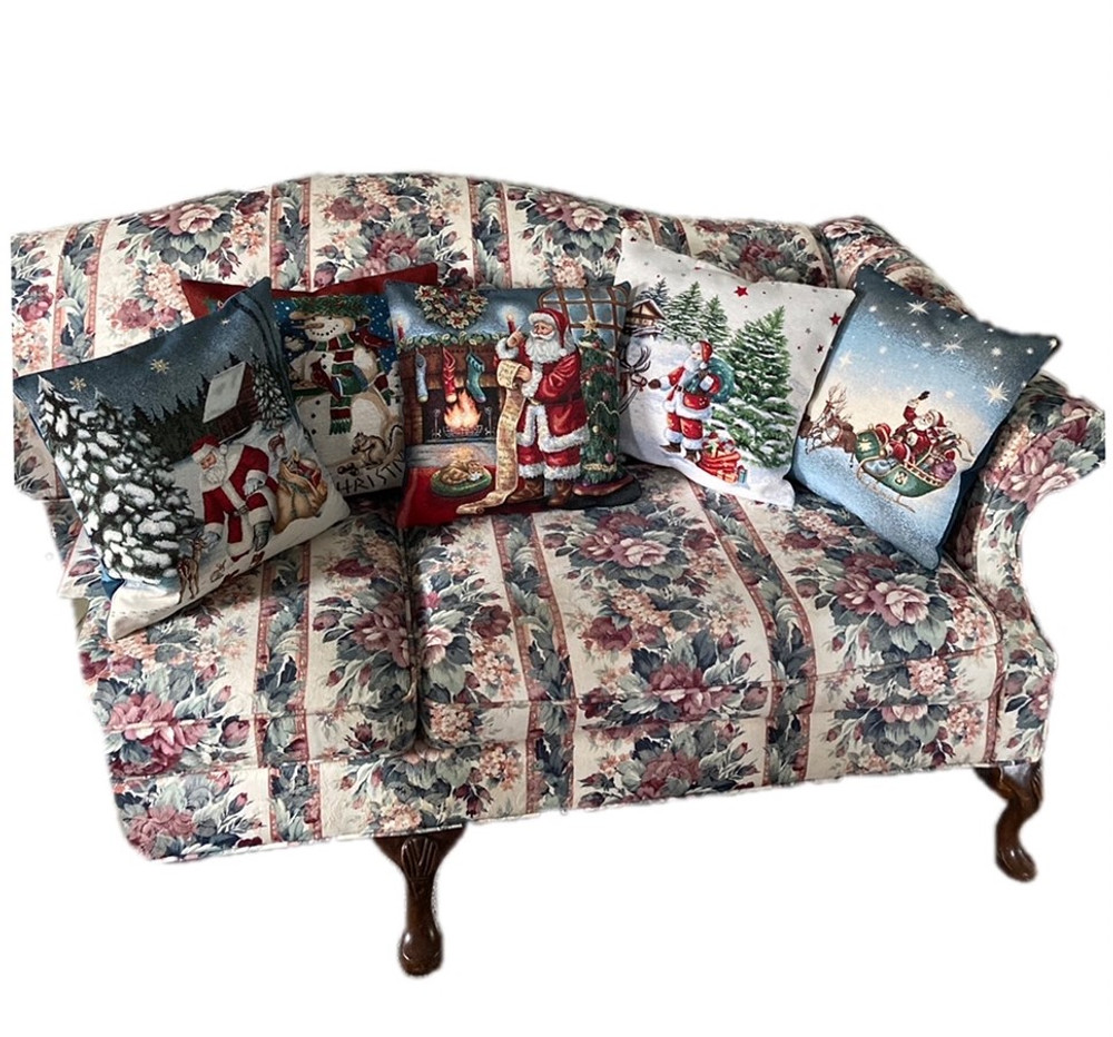 "Santa's Sledge" Decorative Chic Throw Pillow with Insert Veralis  VLP020