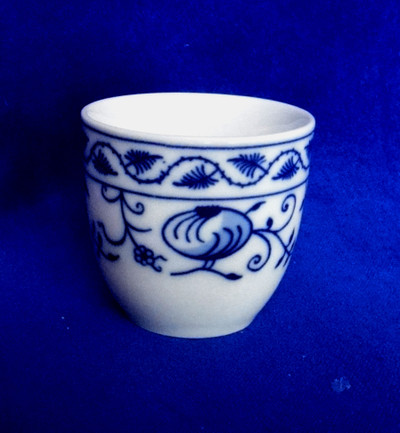 Egg cup Small II, Blue Onion, Bone China Porcelain, Leander