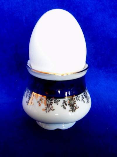 Egg cup, Golden Roses, Leander Bone China Porcelain
