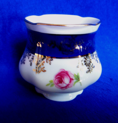 Egg cup Small, Roses, Bone China Porcelain, Leander