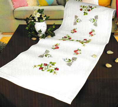 "Strawberry Summer" Table Runner Kit for Embroidery Duftin 1210 R