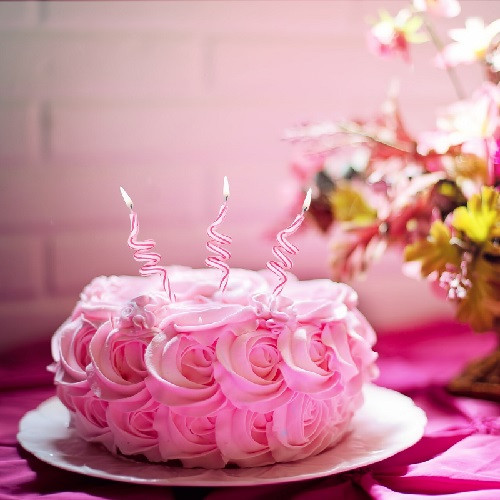 Yochana's Cake Delight! : Facebook cake for Geetha