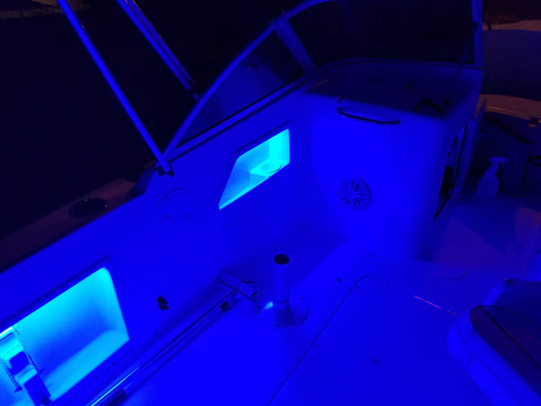 Deluxe Saltwater Led Deck Lighting - Red by TH Marine (LEDBW-151-R-DP) Deluxe Saltwater Led Deck Lighting - Red by TH Marine (LEDBW-151-R-DP)