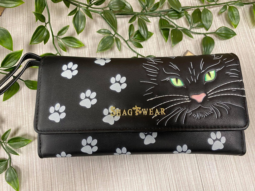 Green Eyed Cat Clutch Bag with Internal Phone Pocket, Detachable Shoulder Chain and Wristlet Strap 