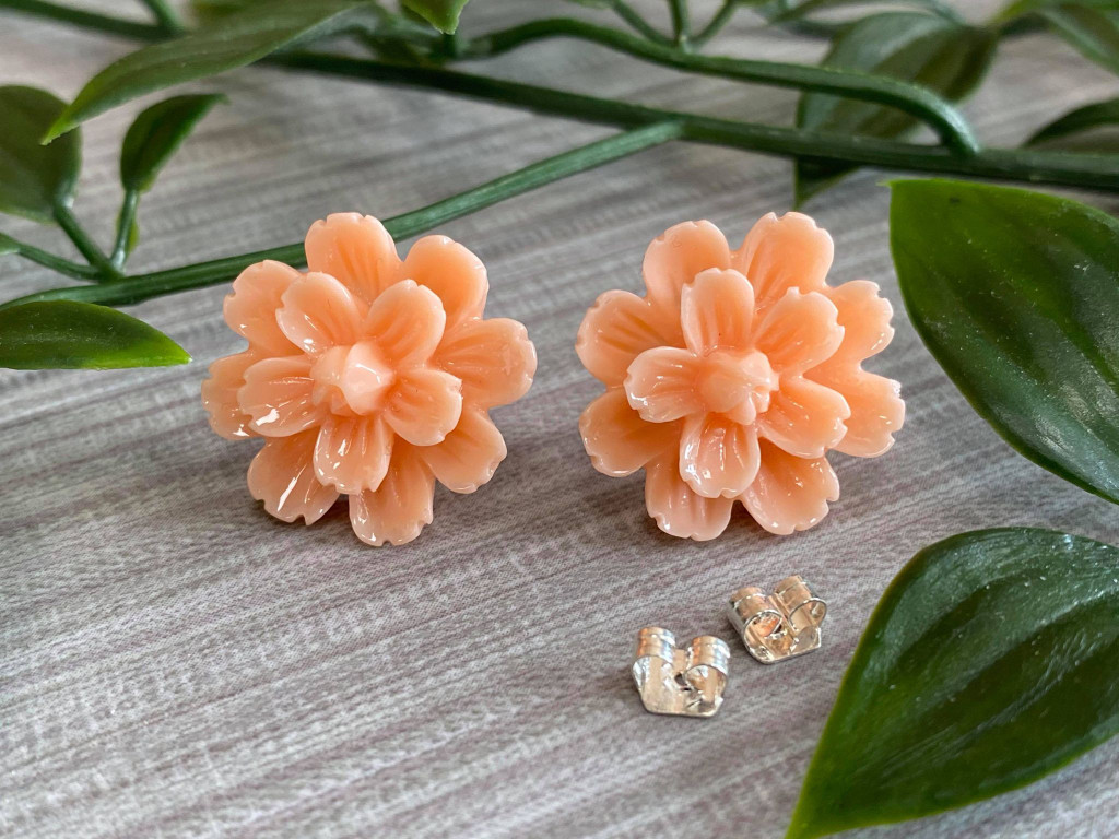 Jewelry :: Flower Wire Earrings, Floral Earrings, Resin Jewely, Translucent  Flowers Gold Accents, Resin Flower Earrings