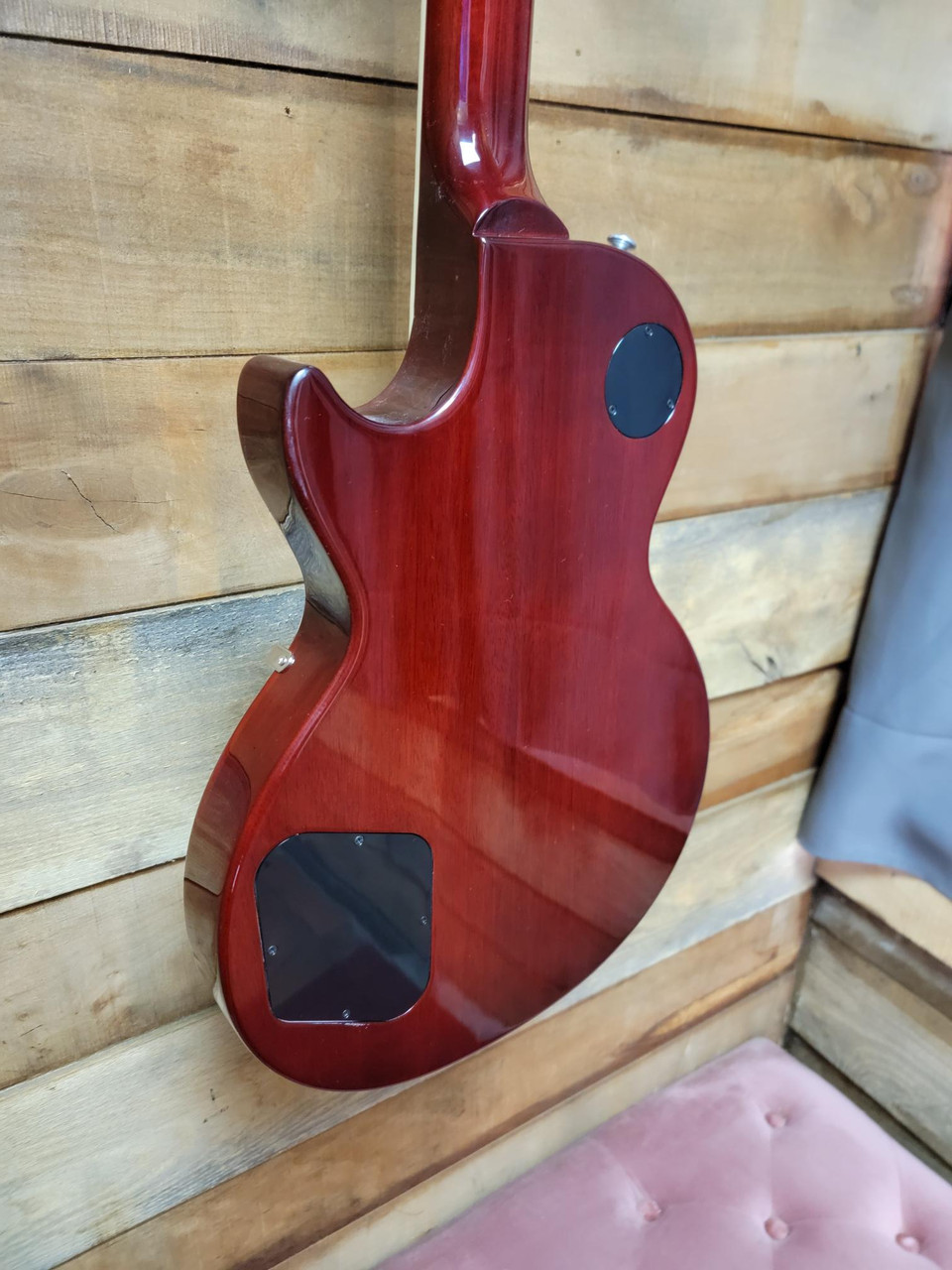 Gibson Les Paul Studio - Wine Red w/ Deluxe Soft Case