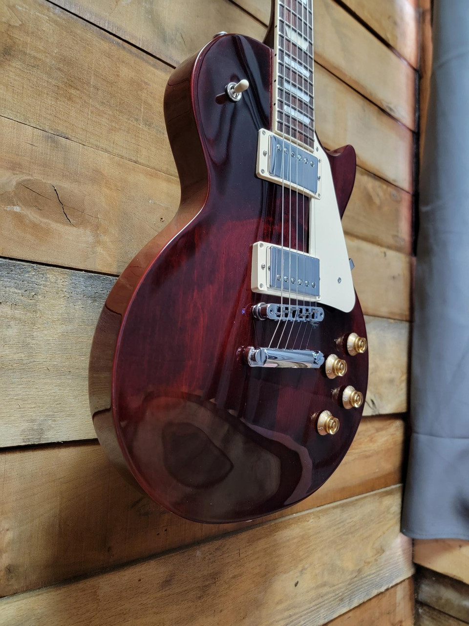Gibson Les Paul Studio - Wine Red w/ Deluxe Soft Case