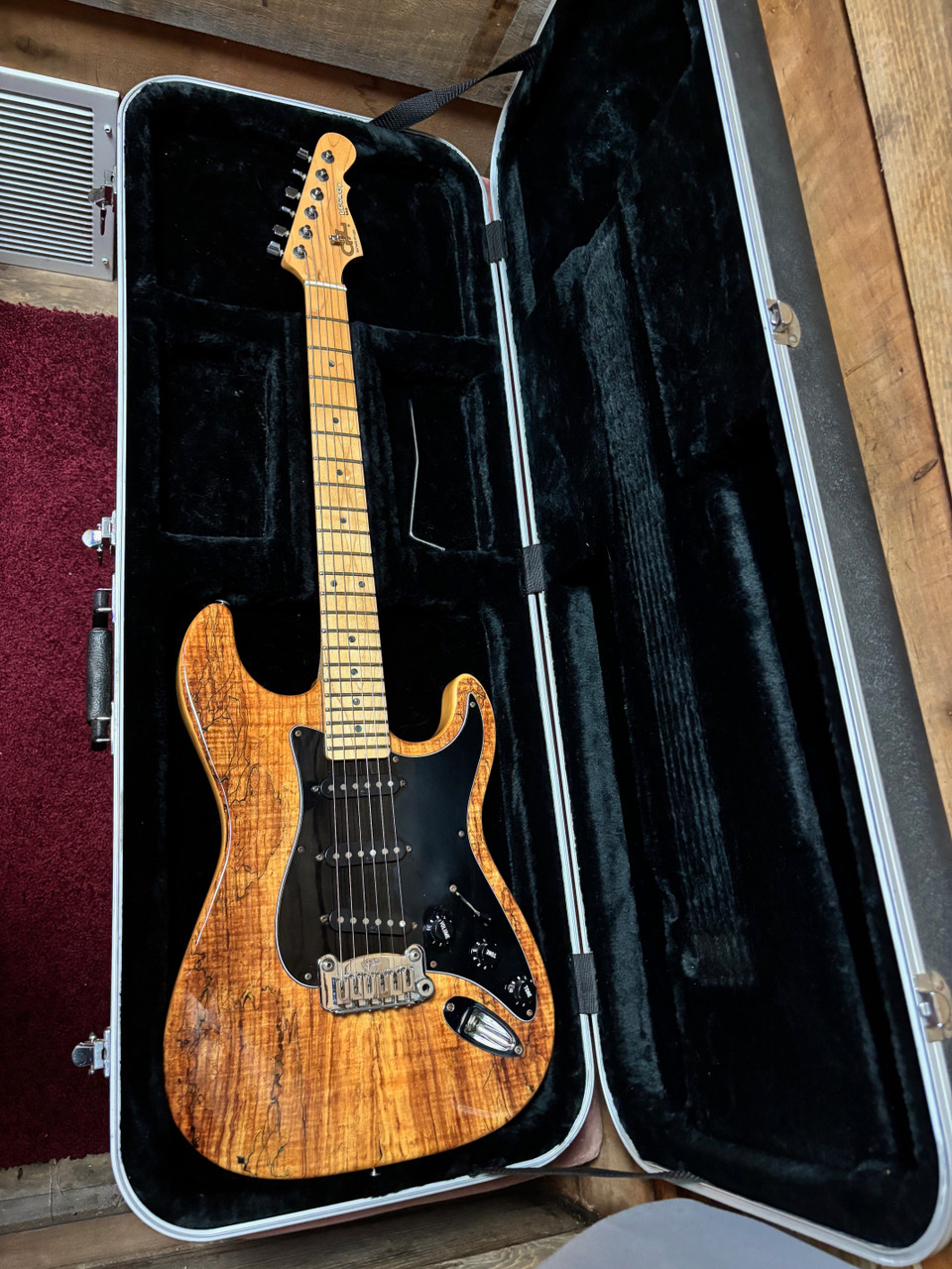 Pre-owned G&L Legacy 1 of 100 Spalted Maple w/case