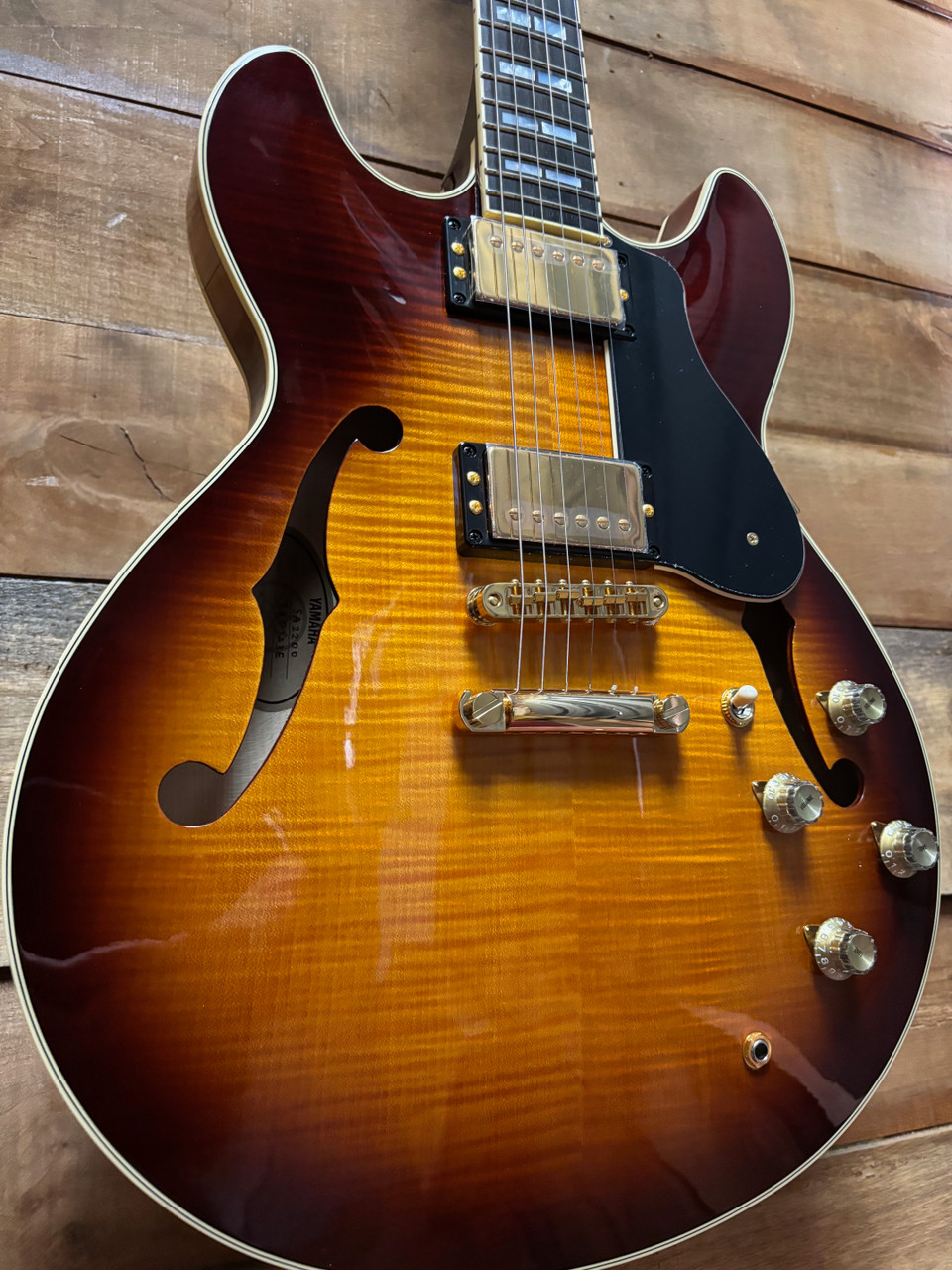 Demo* Yamaha SA2200 Semi-Hollow Violin Sunburst