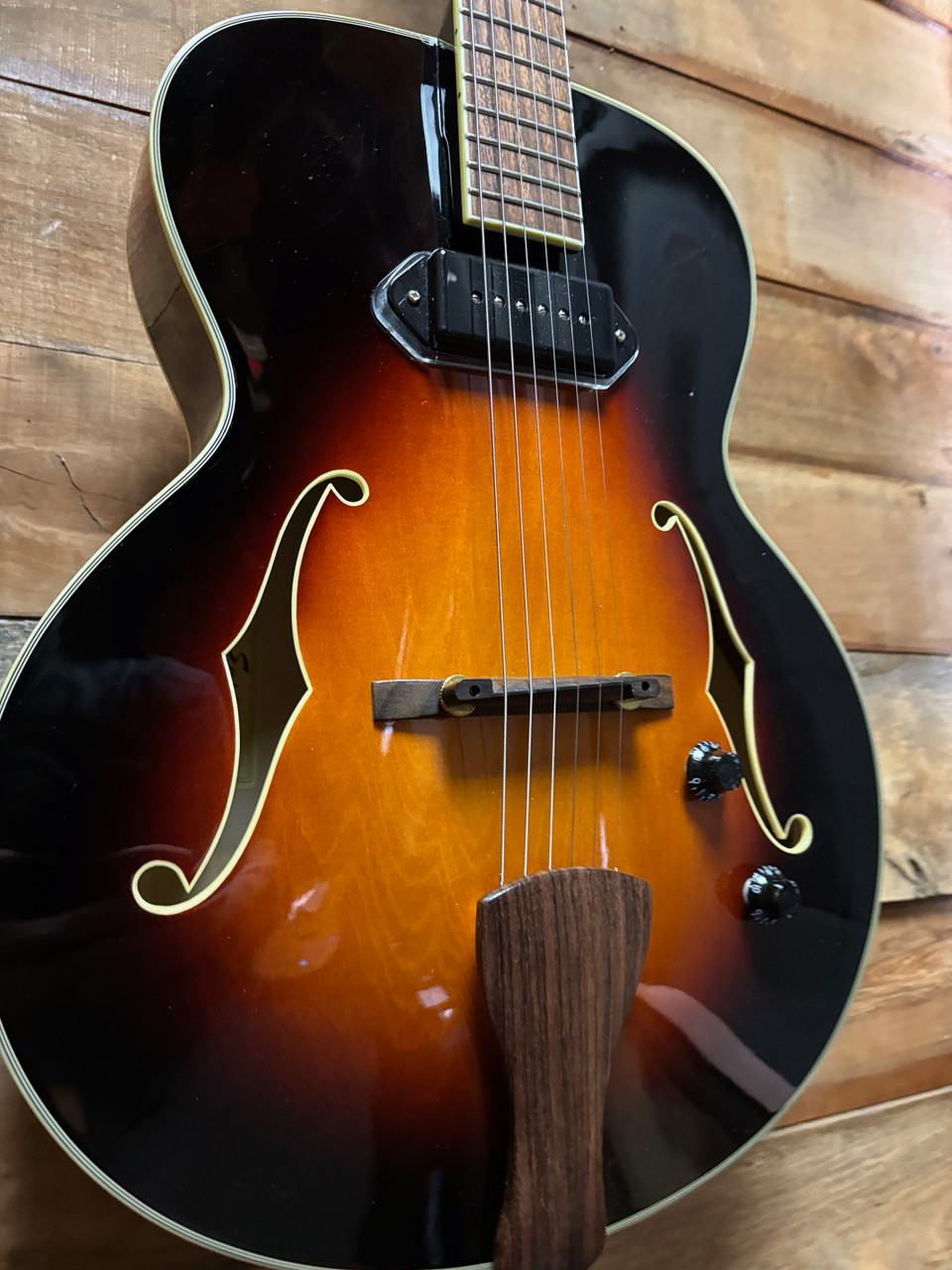 Eastman AR-175CE Sunburst ハードケース付き Eastman AR-175CE Sunburst ハードケース付き Eastman AR-175CE