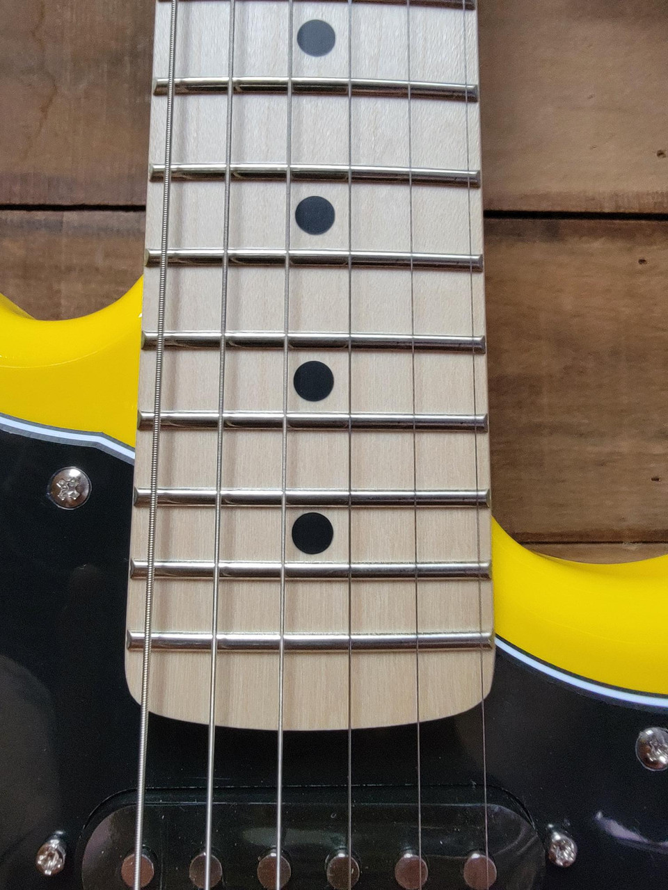 Squier Limited Edition FSR Affinity Jaguar - Graffiti Yellow