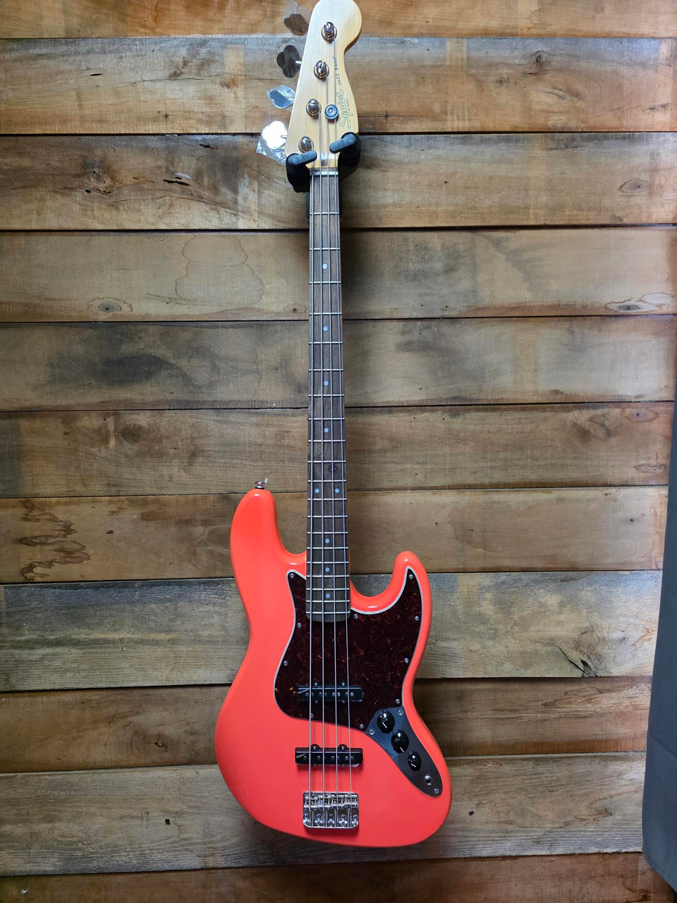 Squier Classic Vibe 60's Jazz Bass - Tahitian Coral