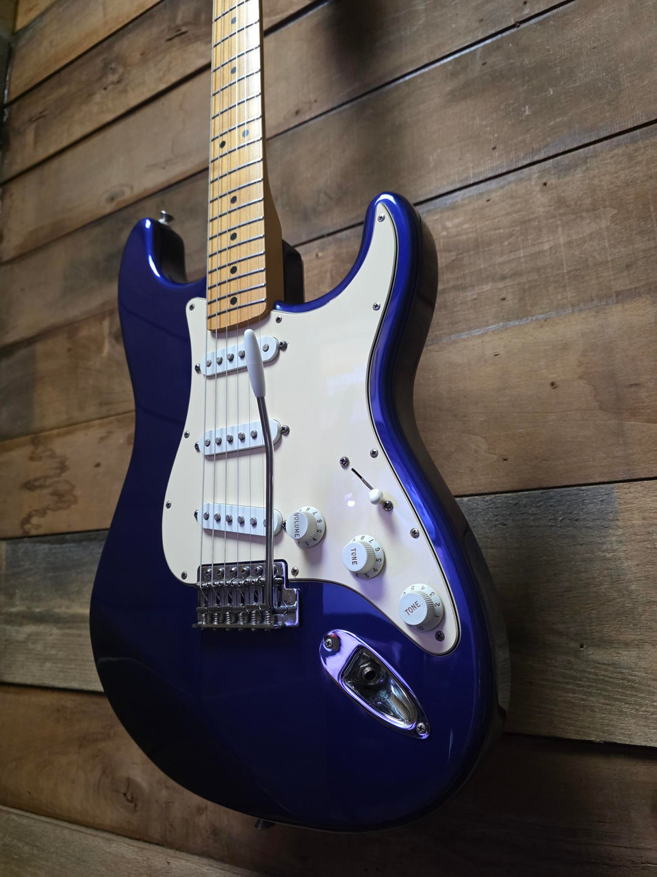 2001 Fender Standard Stratocaster SSS MN - Midnight Blue