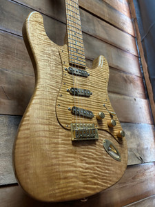 Pre-owned Ronnie Booker Flame Maple Strat w/case