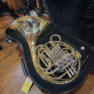 Holton H-378 Double French Horn (Pre-Owned) w/ Hard Case Holton H-378 Double French Horn (Pre-Owned) w/ Hard Case