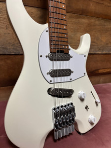 Pre-owned Ibanez Ichika Signature White Matte w/bag Pre-owned Ibanez Ichika Signature White Matte w/bag
