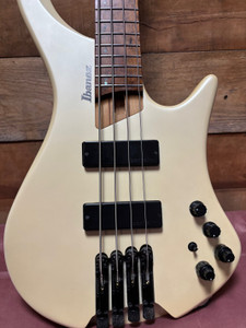 Pre-owned Ibanez EHB1000 Bass Pearl White Matte Pre-owned Ibanez EHB1000 Bass Pearl White Matte