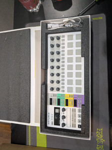 (Pre-Owned) Arturia Beatstep Pro MIDI Controller