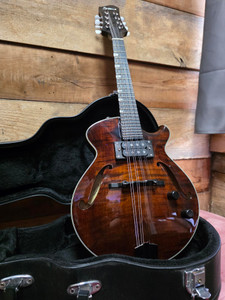 Pre-owned Eastman ERM El Rey Acoustic/Electric Mandolin w/case