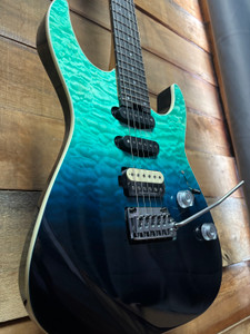 Charvel Pro-Mod Plus Dinky DK24 HSS 2PT QM Blue Curacao w/bag
