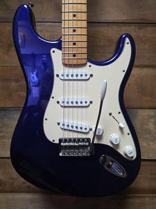 2001 Fender Standard Stratocaster SSS MN - Midnight Blue