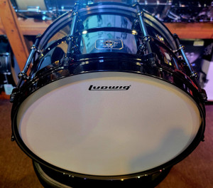Ludwig Universal Brass 8x14 Snare - Black Chrome Ludwig Universal Brass 8x14 Snare - Black Chrome