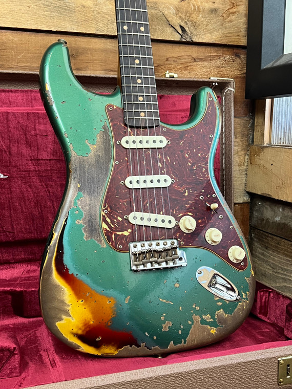 Fender Custom Shop Limited-edition Roasted '61 Strat Super Heavy Relic - Aged Sherwood Green Metallic Over 3-color Sunburst