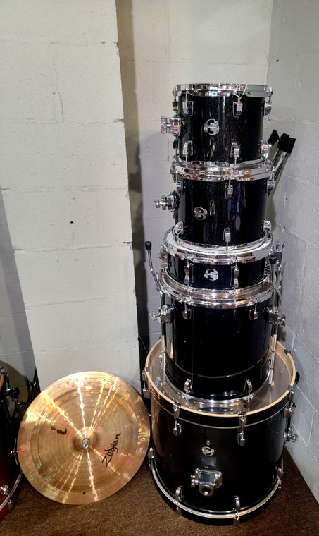 Ludwig Evolution 5pc Drum Kit (Pre-Owned) - Black Sparkle w/ Cymbals and Hardware