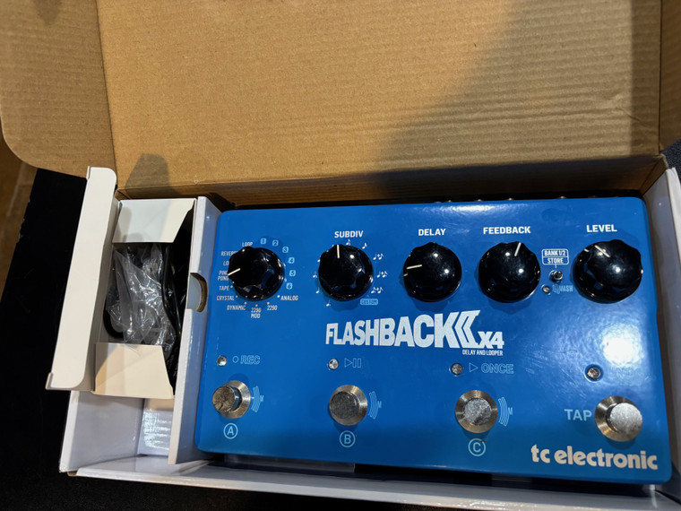 Pre-owned TC-Electronic Flashback x4 w/power supply Pre-owned TC-Electronic Flashback x4 w/power supply
