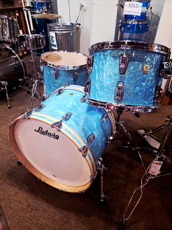 Limited Edition Ludwig Classic Maple 3pc Shell Pack - Glacier Blue Pearl w/ Nickel Hardware Limited Edition Ludwig Classic Maple 3pc Shell Pack - Glacier Blue Pearl w/ Nickel Hardware