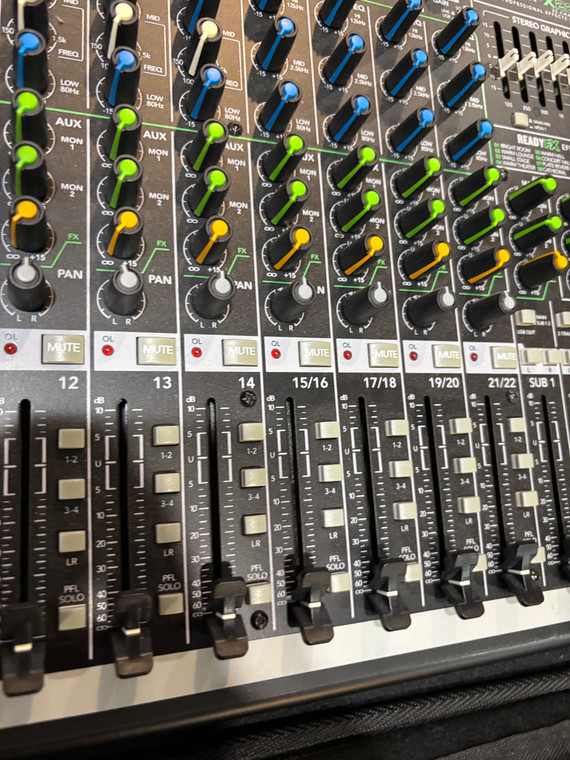 Pre-owned Mackie ProFX 22 V2 Mixer w/bag