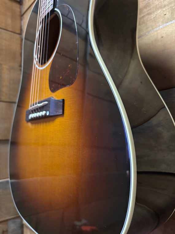 Gibson J-45 Standard Vintage Sunburst w/case